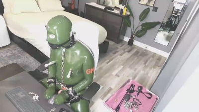 Tightlyrubberd live cam on Cam4