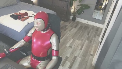 Tightlyrubberd live cam on Cam4