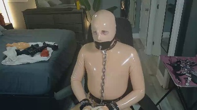 Tightlyrubberd live cam on Cam4