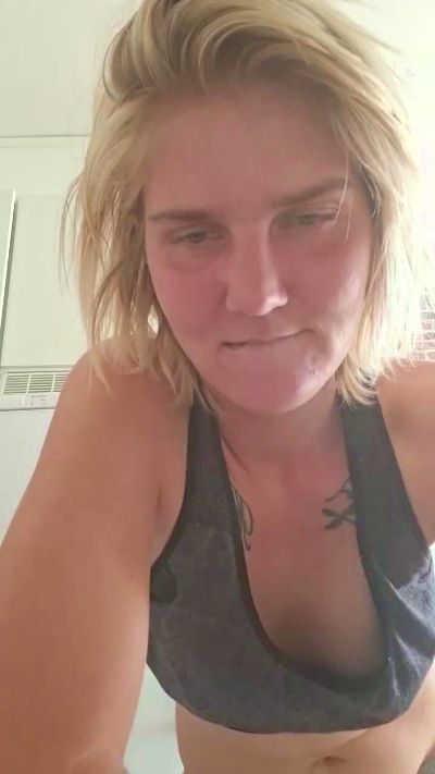 Tilldizzen94 live cam on Cam4