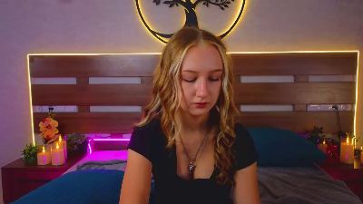 TinaPage live cam on Cam4