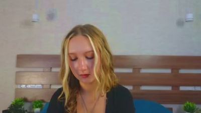 TinaPage live cam on Cam4