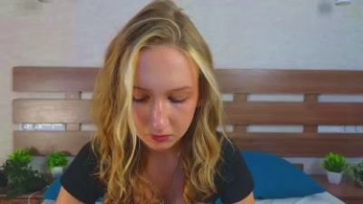 TinaPage live cam on Cam4