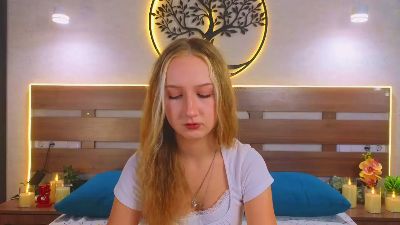 TinaPage live cam on Cam4