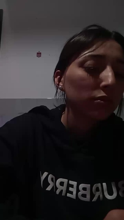 Tinaa_22 live cam on Cam4