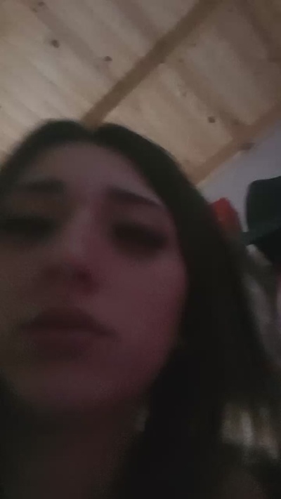 Tinaa_22 live cam on Cam4