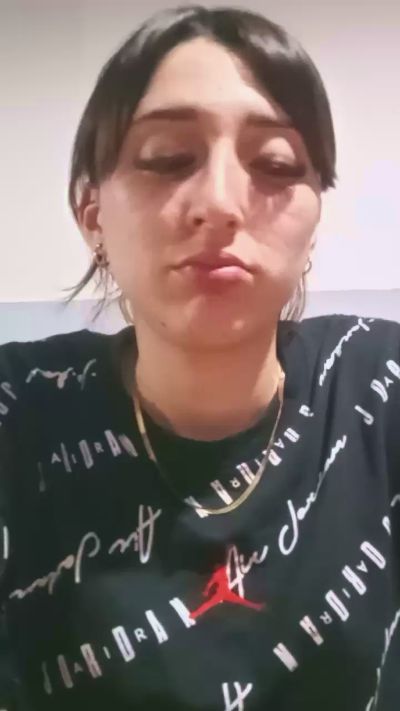 Tinaa_22 live cam on Cam4