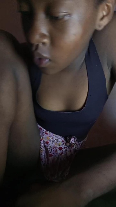 Tinaahh live cam on Cam4