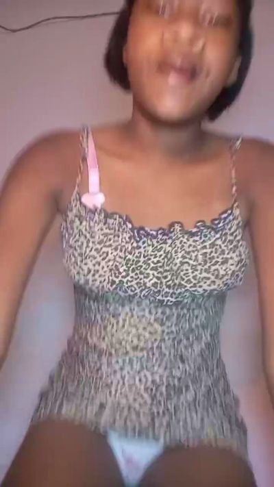 Tinaahh live cam on Cam4