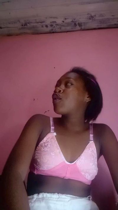 Tinaahh live cam on Cam4