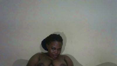 Tinah1994 live cam on Cam4