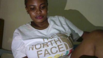 Tinah1994 live cam on Cam4