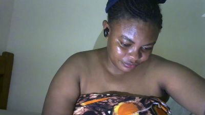 Tinah1994 live cam on Cam4