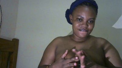Tinah1994 live cam on Cam4