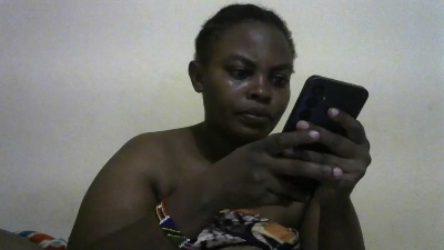 Tinah1994 live cam on Cam4