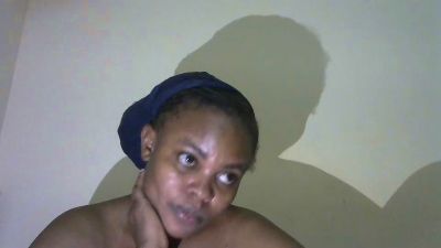 Tinah1994 live cam on Cam4