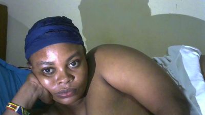 Tinah1994 live cam on Cam4