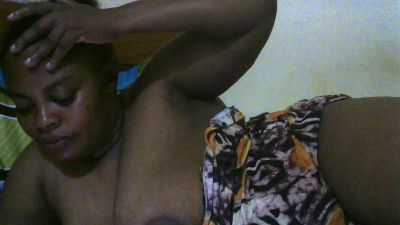 Tinah1994 live cam on Cam4