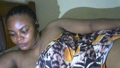 Tinah1994 live cam on Cam4