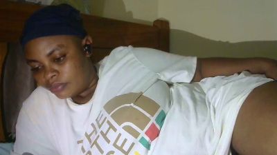 Tinah1994 live cam on Cam4
