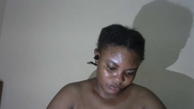 Tinah1994 live cam on Cam4