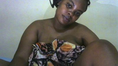 Tinah1994 live cam on Cam4