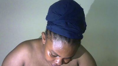 Tinah1994 live cam on Cam4