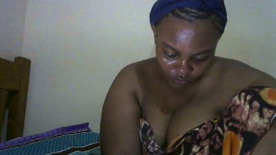 Tinah1994 live cam on Cam4