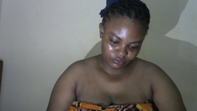 Tinah1994 live cam on Cam4