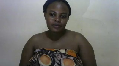 Tinah1994 live cam on Cam4