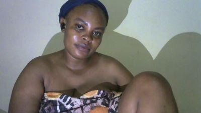 Tinah1994 live cam on Cam4