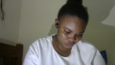 Tinah1994 live cam on Cam4