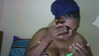 Tinah1994 live cam on Cam4