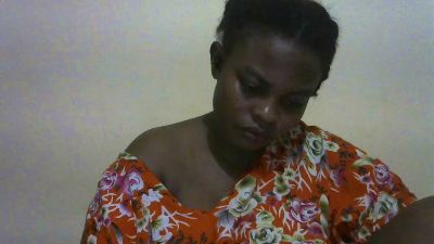 Tinah1994 live cam on Cam4