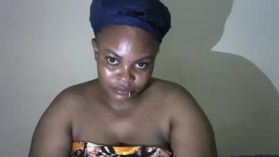Tinah1994 live cam on Cam4