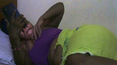 Tinah1994 live cam on Cam4