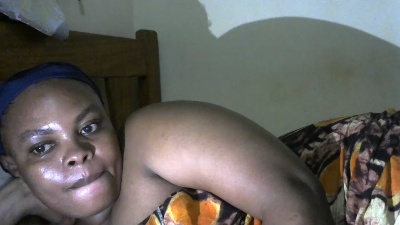 Tinah1994 live cam on Cam4