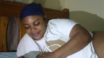 Tinah1994 live cam on Cam4