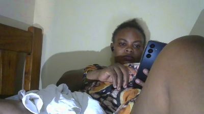 Tinah1994 live cam on Cam4