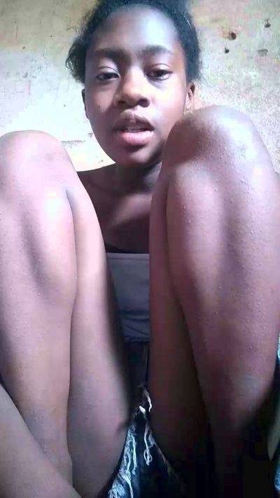Tinah44 live cam on Cam4