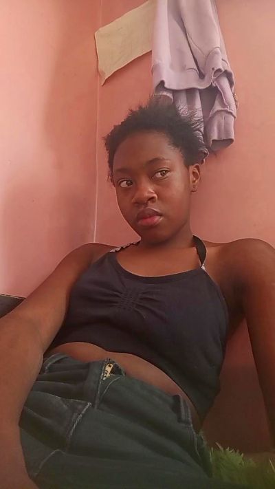 Tinah44 live cam on Cam4