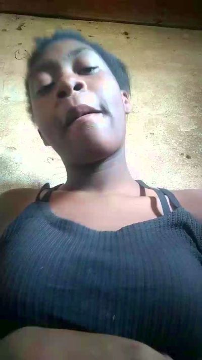 Tinah44 live cam on Cam4