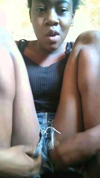 Tinah44 live cam on Cam4