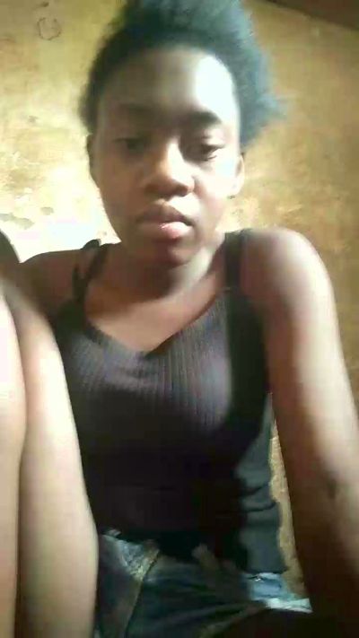 Tinah44 live cam on Cam4