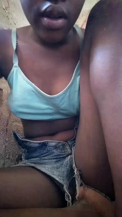 Tinah44 live cam on Cam4