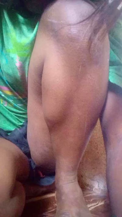 Tinah44 live cam on Cam4