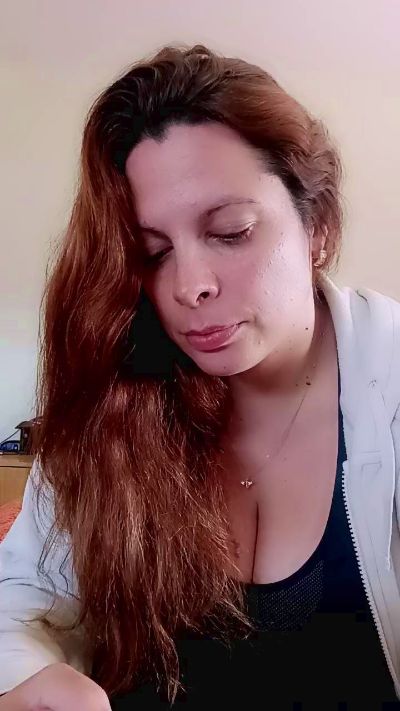Tininha_6968 live cam on Cam4