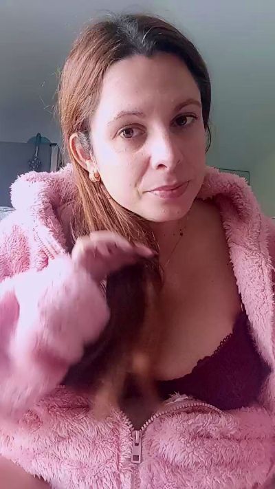 Tininha_6968 live cam on Cam4