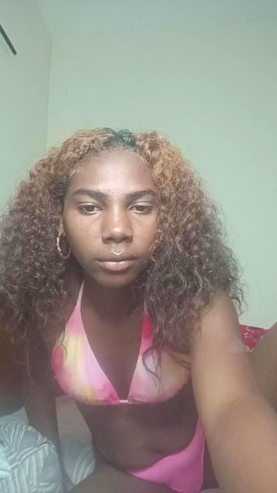 Tinny_Sexee live cam on Cam4