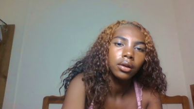 Tinny_Sexee live cam on Cam4